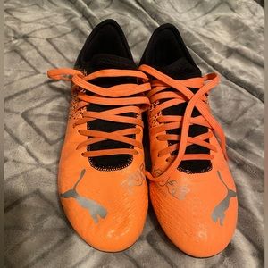 Boys PUMA Future creator Zones Soccer Cleat - Size 7 EUC Neon Orange/Black